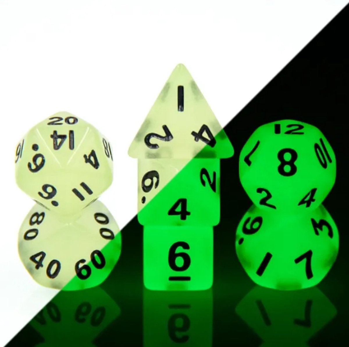 Veras Arts & Dice | Mini Dobbelstenen Set voor RPGs als Dungeons and Dragons | 7 stuks per set | Mini Glow in the Dark | Glow in the Dark met Zwarte Cijfers | Met Dice Bag